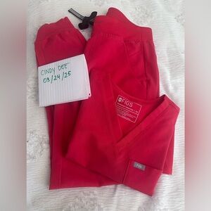 FIGS XS REG SET NEON RED